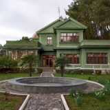 Зелёный домик на берегу озера - дача И.В. Сталина «Рица»