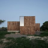 Деревянный дом в минималистской стилистике в Чили