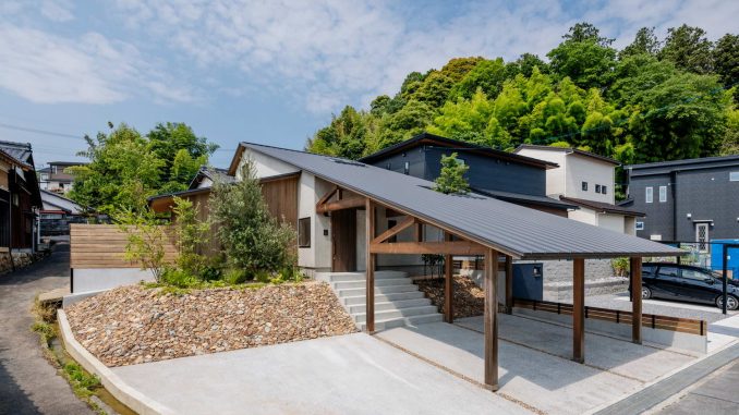 Простой дом с удивительным интерьером в Японии