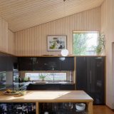 Городской дом с острой крышей для пенсионеров в Финляндии