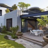 Пригородный дом с двориками в Австралии