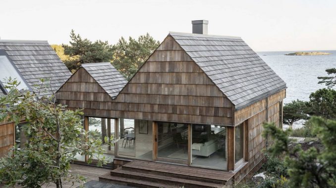 Деревянный дом с необычной дубовой облицовкой в Норвегии
