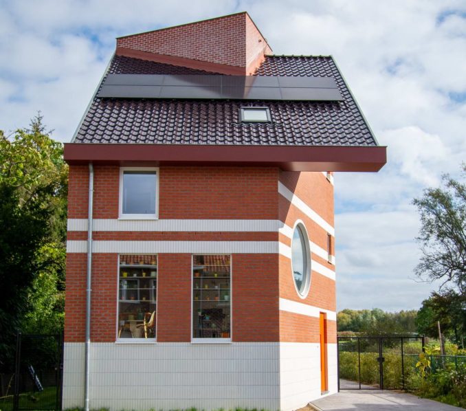 Простой и необычный кирпичный дом в Бельгии 