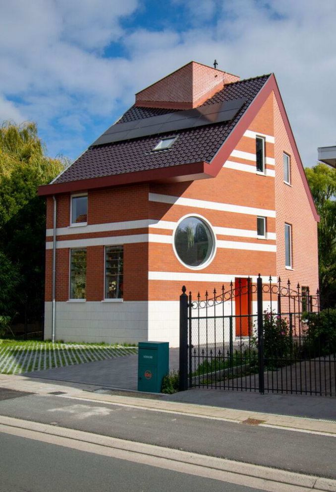 Простой и необычный кирпичный дом в Бельгии 