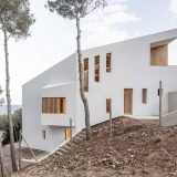 Дом на склоне с видом на море в Испании
