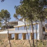 Дом на склоне с видом на море в Испании