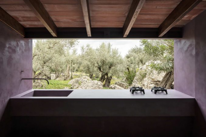 Аскетичные дома внутри природы для творческих людей в Испании 