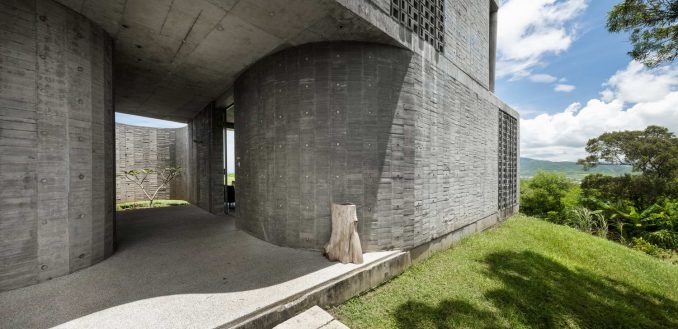 Волнистый дом из монолитного бетона на Тайване 