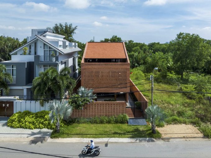 Кирпичный дом для пяти женщин во Вьетнаме 