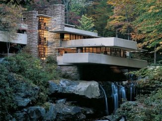 «Дом над водопадом» («Fallingwater»), архитектор Фрэнк Ллойд Райт (Frank Lloyd Wright).