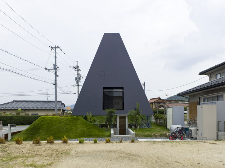 Чёрная пирамида в Хиросиме