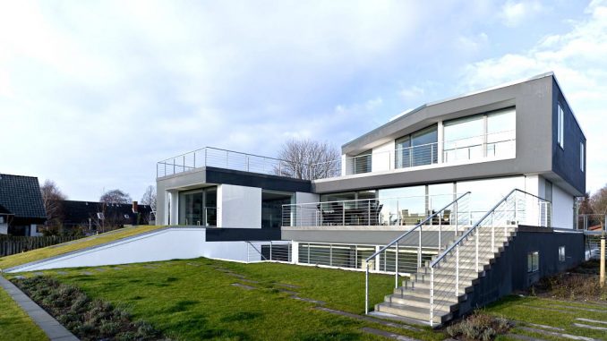 Z-House, Eva Harlou