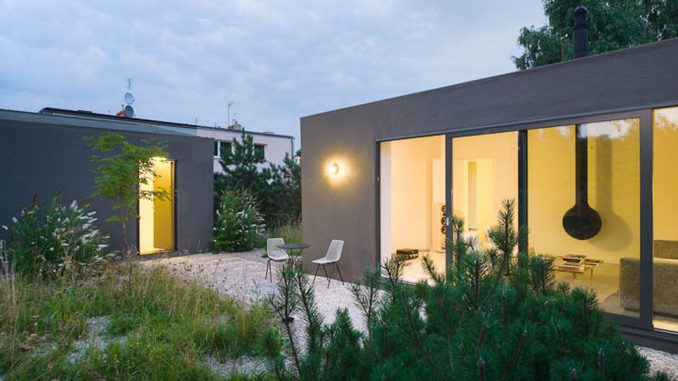 House with art studio 5