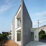 Треугольный дом в Японии