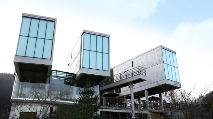 Casamoro Condominiums 1