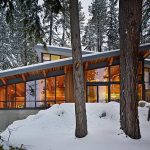 Лесной дом на озере в США