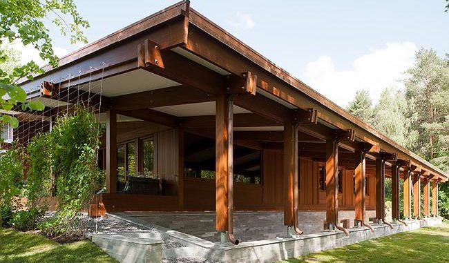 House at the tenth hole 9