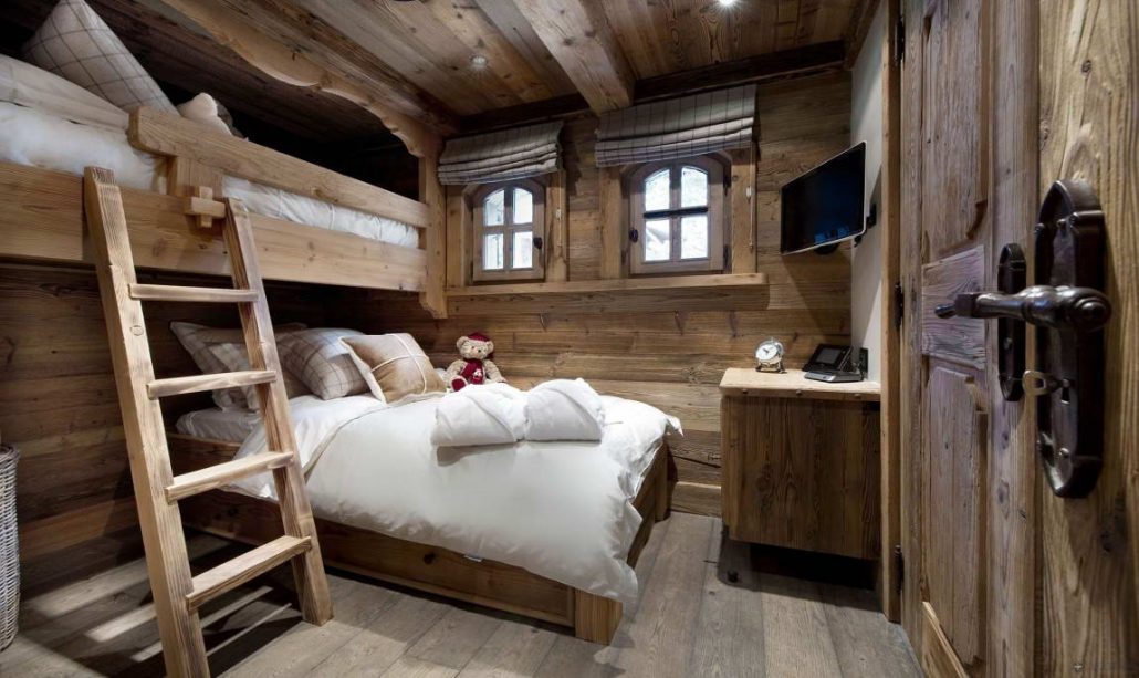 Шале-люкс с деревянным интерьером в Куршевеле