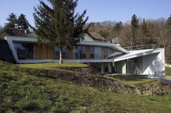 Сложенный дом в Австрии