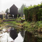 Загородный дом чёрного цвета в Голландии