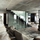 Современный интерьер из дерева, бетона и стекла в Австрии