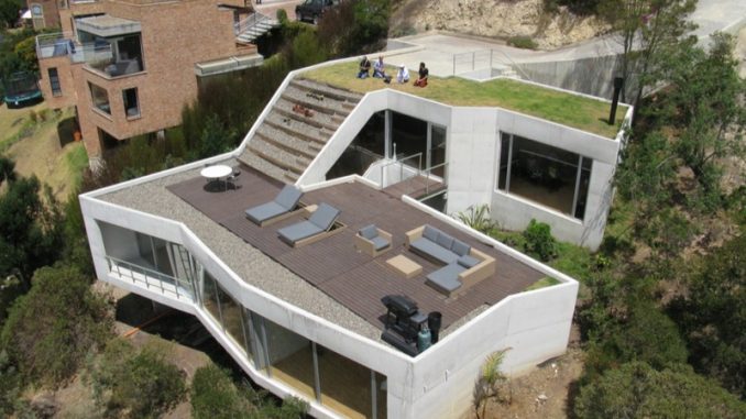 V_House 1