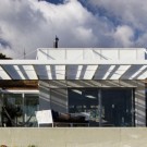 Металлический белый дом в Испании