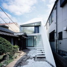 Дом Стрелка (Arrow House) в Японии от Apollo Architects & Associates.