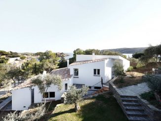 Дом на берегу в Испании