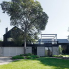 Чёрно-белый дом в Австралии
