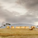 Дом с приусадебным участком (Croft House) в Австралии от James Stockwell Architect.