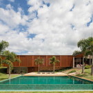 Резиденция МДТ (Residencia MDT) в Бразилии от Jacobsen Arquitetura.