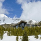 Резиденция Lower Foxtail (Lower Foxtail Residence) в США от Reid Smith Achitects и Teton Heritage Builders.