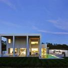 Дом Сан Лоренцо (San Lorenzo House) в Португалии от de Blacam and Meagher Architects.