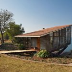 Дом у озера в Индии