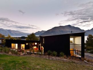 Дом с видом на озеро в Новой Зеландии