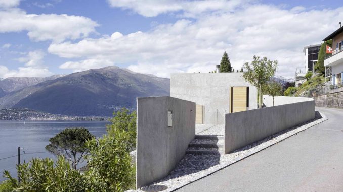 Дом с видом на озеро в Швецарии