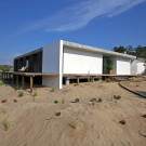 Минималистский дом с бассейном в Португалии