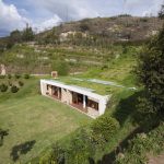Дом-склон в Эквадоре