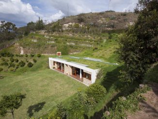 Дом-склон в Эквадоре