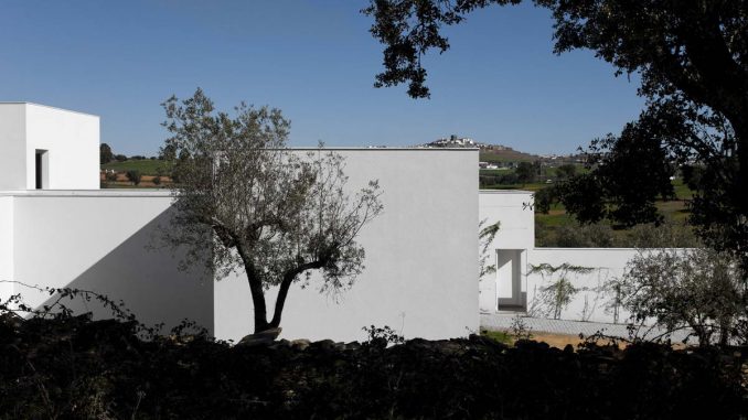Белый дом в Португалии