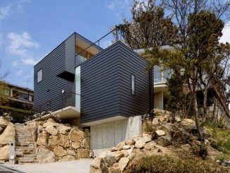 Дом на скале в Японии