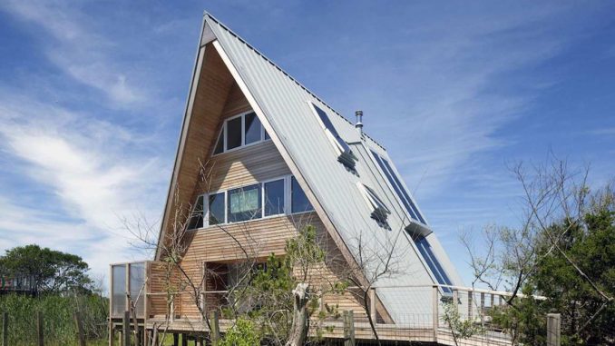 Треугольный дом в США