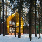 Дом "Светлячок" (Glowworm House) в России от архитектурной мастерской Тотана Кузембаева.