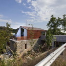 Дом с деревянной кожей (House with a wooden skin) на Кипре от VARDAstudio.