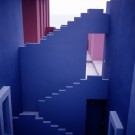 Красная Стена (La Muralla Roja) в Испании от Ricardo Bofill.