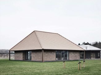 Кирпичный дом (Brick House) в Дании от LETH & GORI.