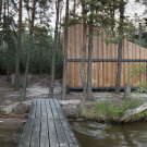 Деревянная дача у озера в Чехии