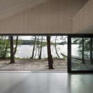 Домик у озера (Lake Cabin) в Чехии от FAM Architekti и Feilden+Mawson.