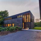 Дом Красный Камень (Red Rock House) в США от Anmahian Winton Architects.
